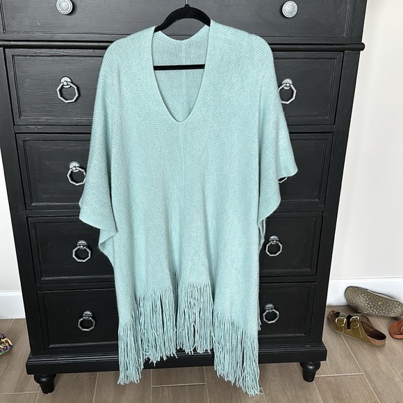 Light aqua sweater fringe poncho. One size - Picture 2 of 2
